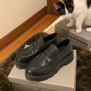 Vagabond Women’s Cosmo 2.0 Black Platform Loafers